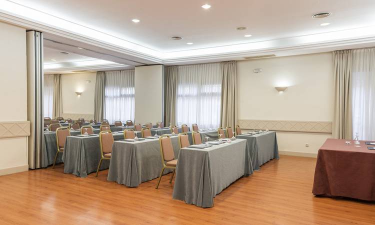 ALMENSILLA + CASTILLEJA Hotel ILUNION Alcora Sevilla Sevilha ALMENSILLA + CASTILLEJA Hotel ILUNION Alcora Sevilla Sevilha