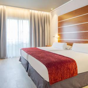 Quarto duplo premium Hotel ILUNION Alcora Sevilla Sevilha
